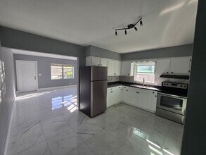 1021 SW 32nd Ct in Fort Lauderdale, FL - Building Photo - Building Photo