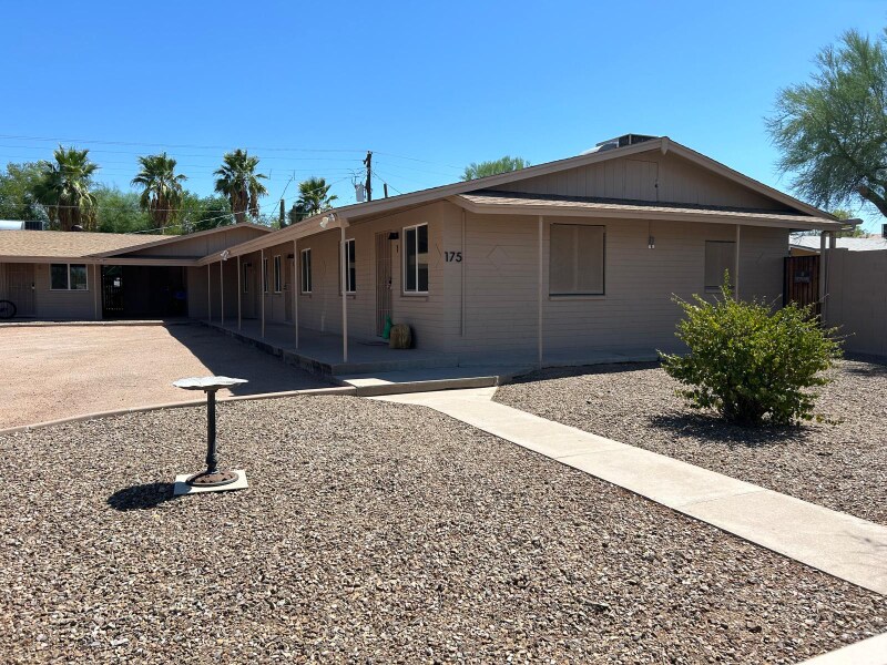 175 S Main Dr in Apache Junction, AZ - Building Photo