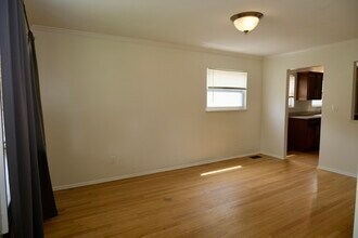 433 W Otis Ave in Hazel Park, MI - Building Photo - Building Photo