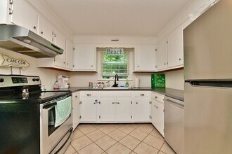 12 Roberts Way in Sandwich, MA - Building Photo - Building Photo