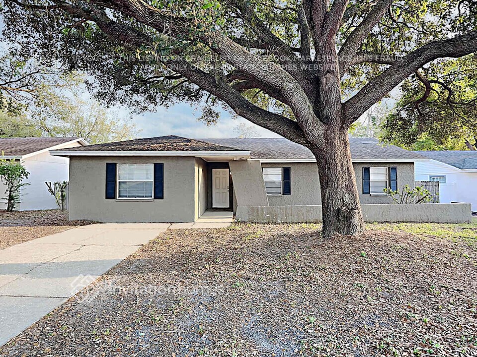 3801 Dovehollow Dr in Lakeland, FL - Building Photo