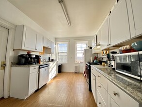 21 Greycliff Rd, Unit 2 in Boston, MA - Building Photo - Building Photo