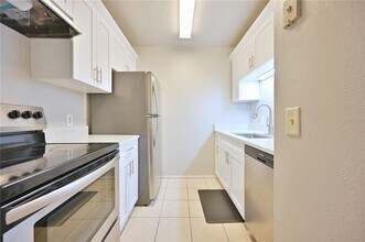 14325 Hanging Moss Cir in Tampa, FL - Foto de edificio - Building Photo