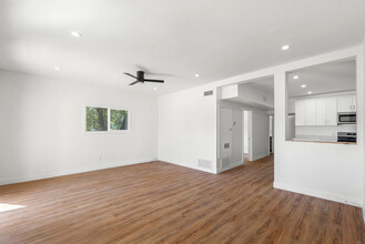 1301 N Poinsettia Pl, Unit 1301 in Los Angeles, CA - Building Photo - Building Photo