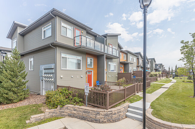 Novus Townhomes in Edmonton, AB - Building Photo - Building Photo