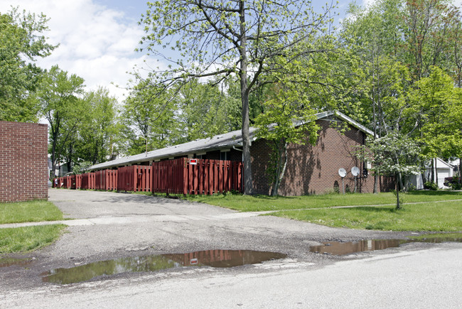 454 W Spruce St in Ravenna, OH - Foto de edificio - Building Photo