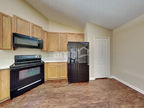 14131 Crestwick Dr E in Jacksonville, FL - Building Photo - Building Photo
