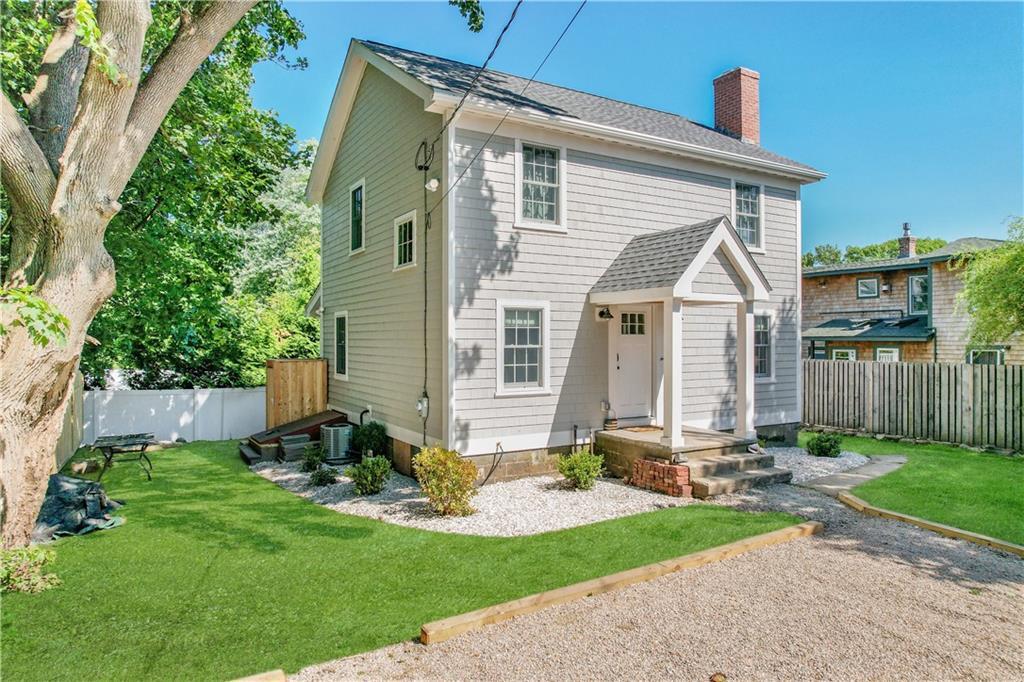 10 Robinson St in Narragansett, RI - Foto de edificio