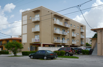 1613 NW 16th Ave in Miami, FL - Building Photo - Building Photo