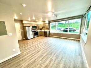 2330 Yakima Ct in Tacoma, WA - Building Photo - Building Photo