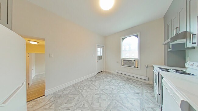 1154 Queen St W in Toronto, ON - Building Photo - Building Photo