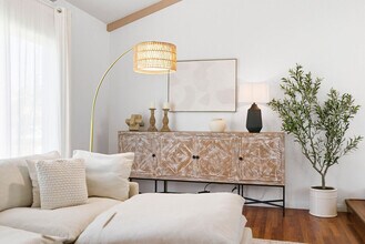 14287 Minorca Cove in Del Mar, CA - Foto de edificio - Building Photo