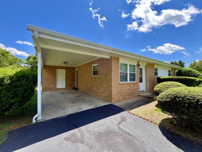 106 York Dr in Greeneville, TN - Foto de edificio - Building Photo