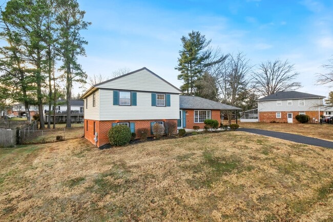 18724 Bloomfield Rd in Olney, MD - Building Photo - Building Photo