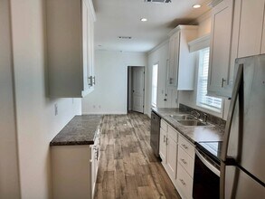 887 E Colonial Cir in Daytona Beach, FL - Building Photo - Building Photo