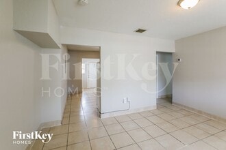 1481 NW 44th St in Miami, FL - Building Photo - Building Photo