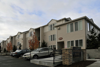 Evergreen Place Apartments in Portland, OR - Building Photo - Building Photo