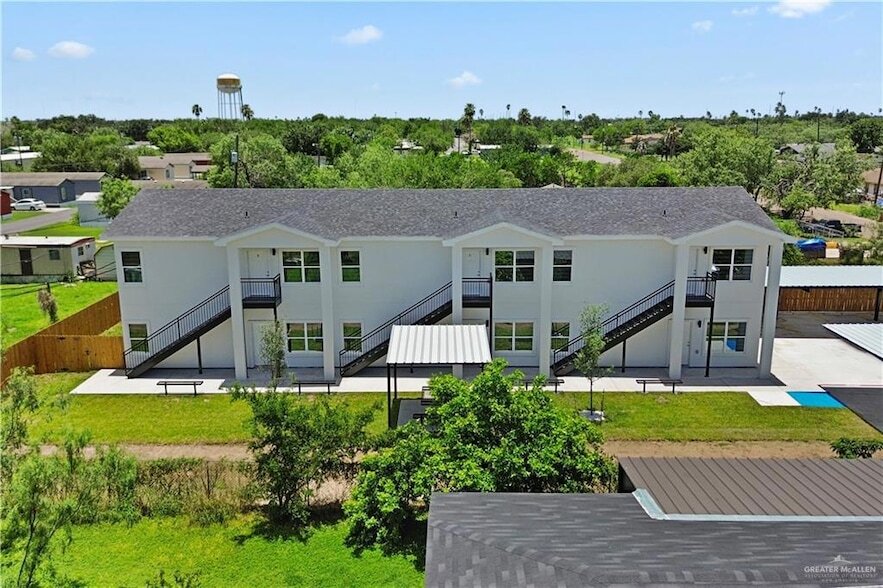 418 N 3rd St, Unit 5 in Donna, TX - Foto de edificio