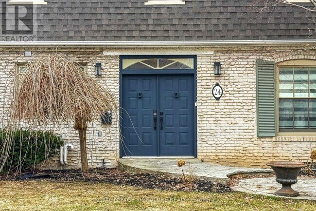 24 Laureleaf Rd in Markham, ON - Building Photo - Building Photo