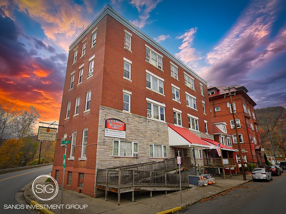 100 3rd St in Renovo, PA - Building Photo