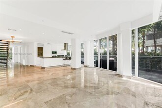 2950 NE 188th St in Aventura, FL - Building Photo - Building Photo