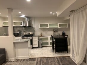 7097 Spring Garden Dr in Springfield, VA - Building Photo - Building Photo