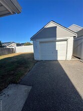 32 Mc Kinley Ave in Lindenhurst, NY - Building Photo - Building Photo