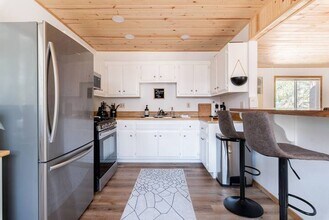 633 Barret Way in Big Bear City, CA - Foto de edificio - Building Photo