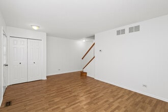 2122 Rugen Rd in Glenview, IL - Building Photo - Building Photo