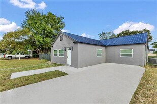 1121 Illinois Ave in St. Cloud, FL - Building Photo