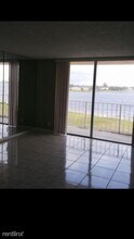 480 Executive Center Dr in West Palm Beach, FL - Building Photo - Building Photo