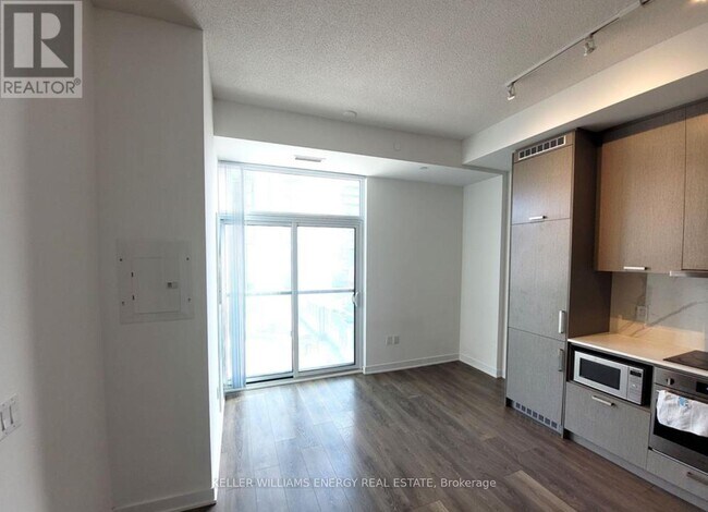 10-510 Honeycrisp Cres in Vaughan, ON - Building Photo - Building Photo