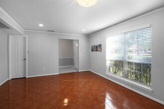 8868 Kempwood Dr in Houston, TX - Building Photo - Building Photo