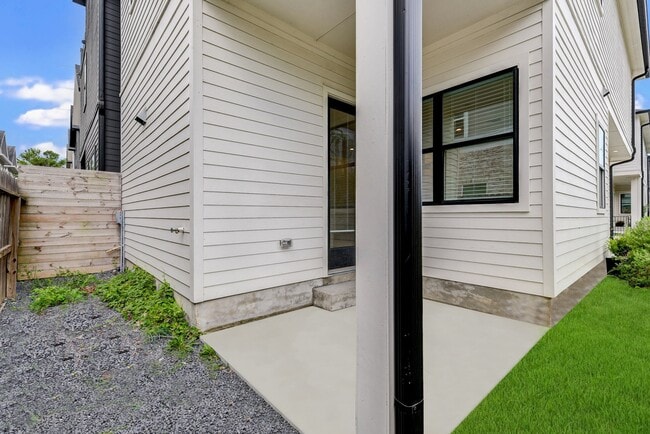 property at 2722 Oakwood Crst Ln