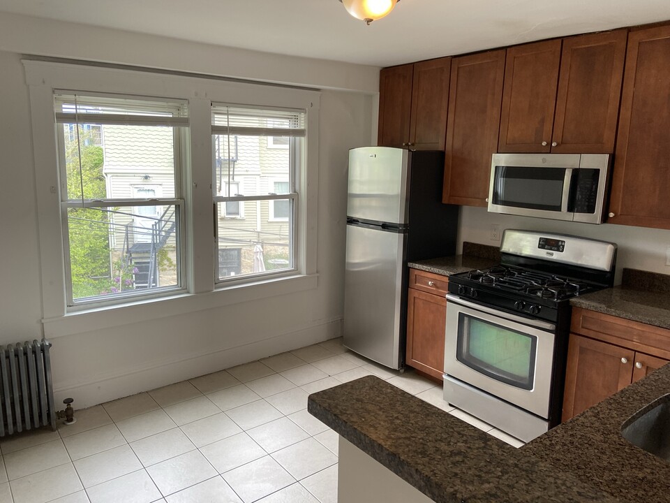 27 Dunreath St, Unit 3 BED 1 Bath Boston in Boston, MA - Building Photo