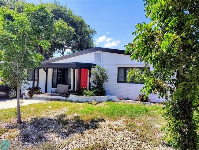 5711 Sheridan St in Hollywood, FL - Building Photo - Building Photo