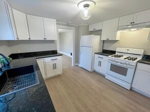 102 Hazel St, Unit 2 in Liverpool, NY - Building Photo - Building Photo