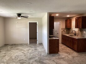 1903 Harris Ave in Pasadena, TX - Building Photo