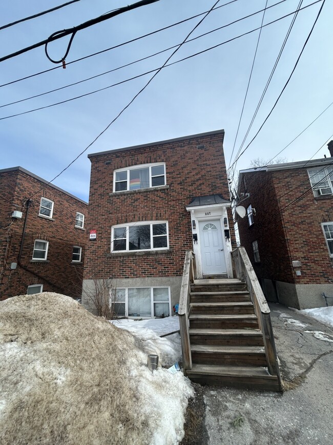 property at 287 MacDonnell St