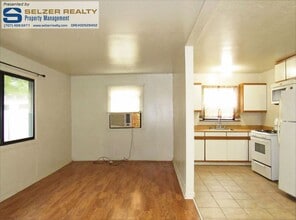 27 Betty St in Ukiah, CA - Building Photo - Building Photo
