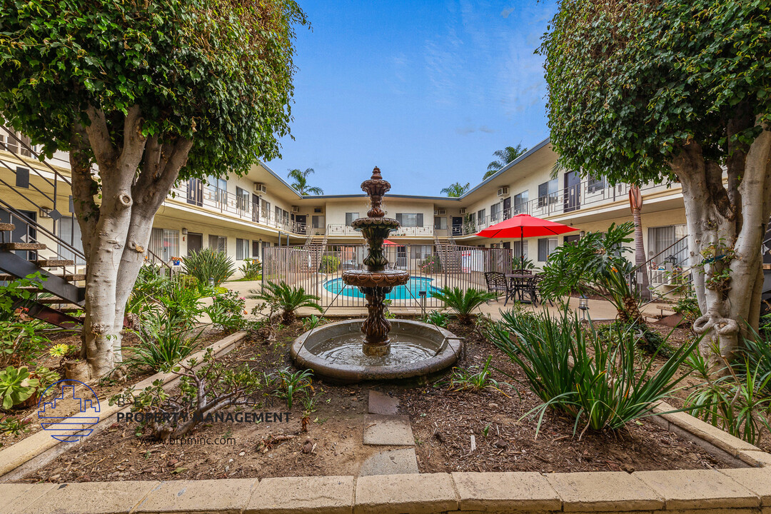 Constellation Apartments in Long Beach, CA - Building Photo