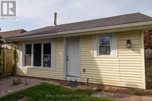 property at 539 Woodlawn Rd