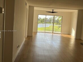 250 John F Kennedy Dr in Atlantis, FL - Building Photo - Building Photo