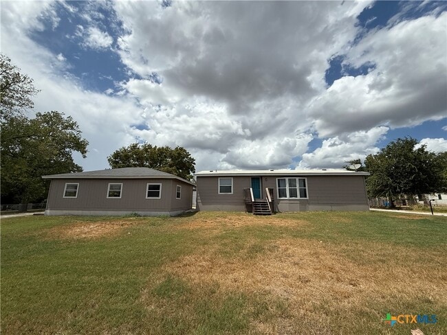 1045 Ferryboat Ln in New Braunfels, TX - Foto de edificio - Building Photo