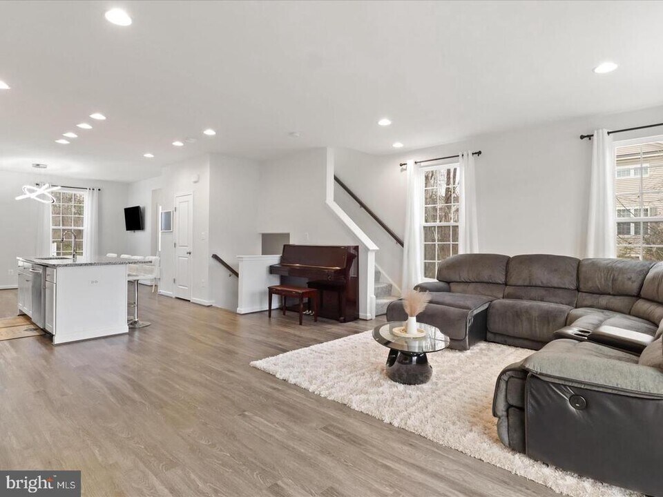 9083 Connor House Rd in Manassas, VA - Building Photo