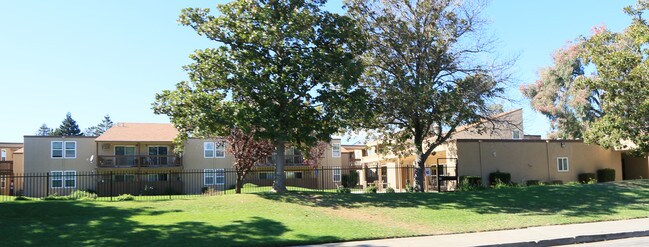 Senior Manor in Fairfield, CA - Foto de edificio - Building Photo