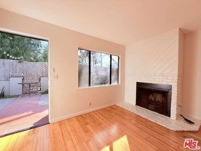 1531 Cabrillo Ave in Los Angeles, CA - Building Photo - Building Photo