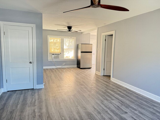 1003 E Sabine St in Victoria, TX - Building Photo - Building Photo