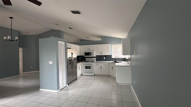 13773 NW 22nd St in Sunrise, FL - Building Photo - Building Photo