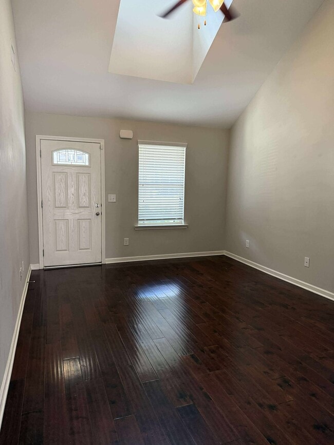1045 Neeleys Bend E in Spring Hill, TN - Building Photo - Building Photo